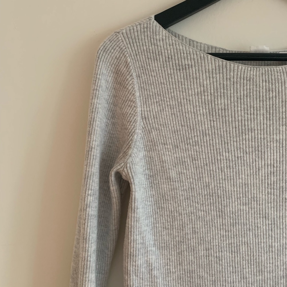 GAP Sweater - Picture 2 of 4